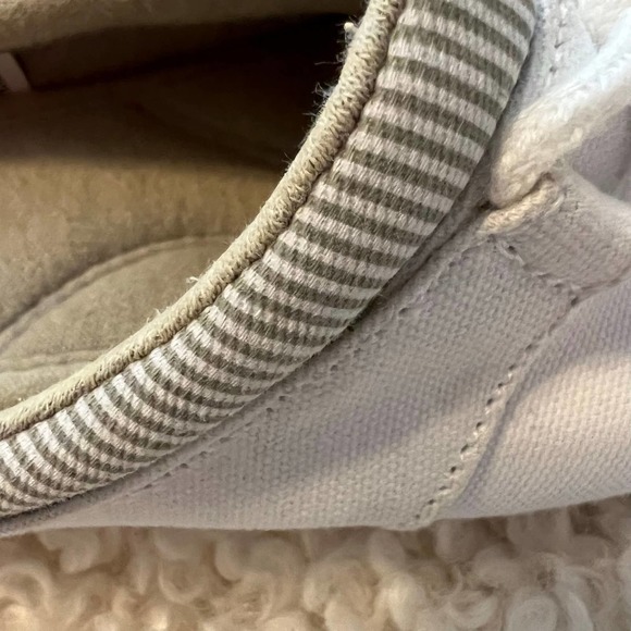 White Canvas Memory Foam Grasshoppers With Cream and White Pinstripes Size 7W - Picture 7 of 10
